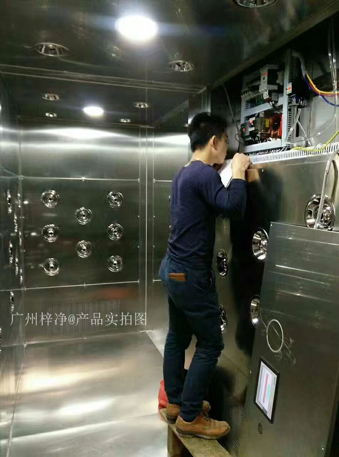 檢查風淋室控制器是否損壞，按鈕是否失靈。