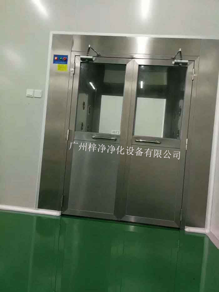 檢查風淋室高效過濾器和初效過濾器是否干凈，如有灰塵或雜質，應進行清潔或更換。